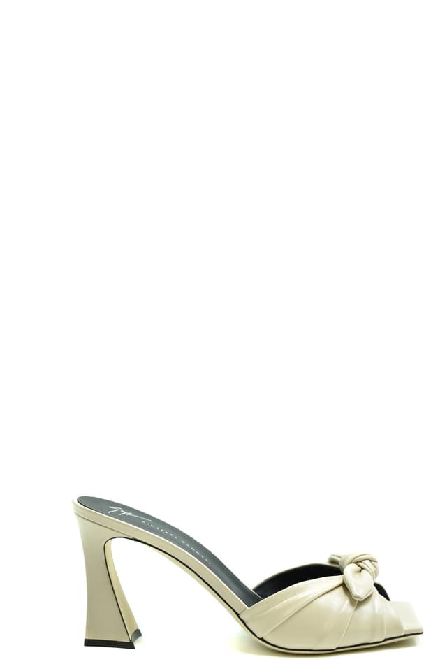 Giuseppe Zanotti Жени Чехли