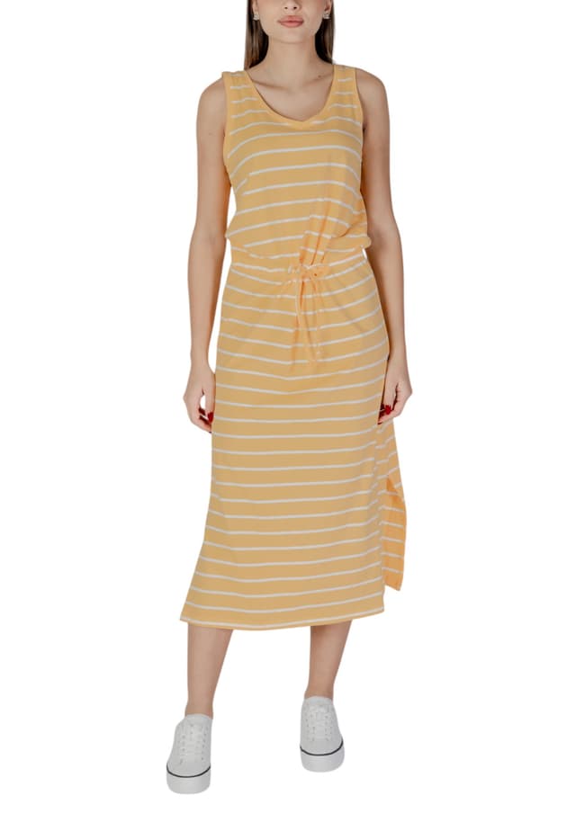 B.young Рокли Жени