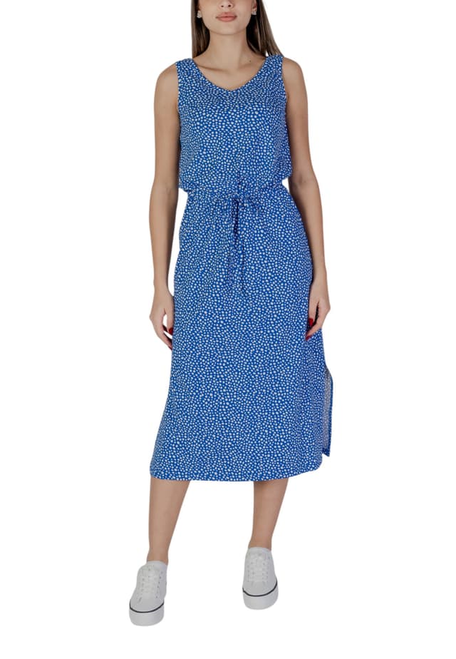 B.young Рокли Жени