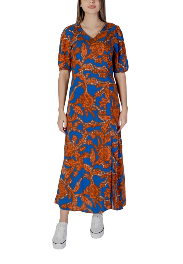 B.young Рокли Жени