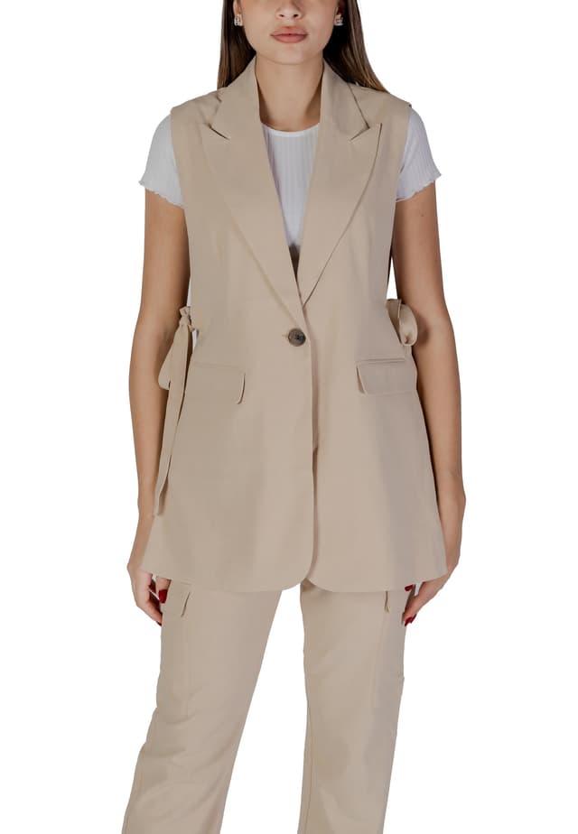 B.young Елек Жени