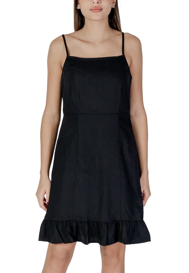 B.young Рокли Жени