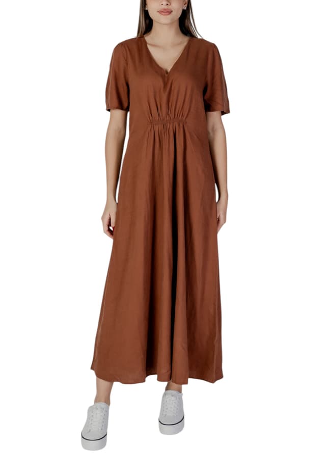 B.young Рокли Жени