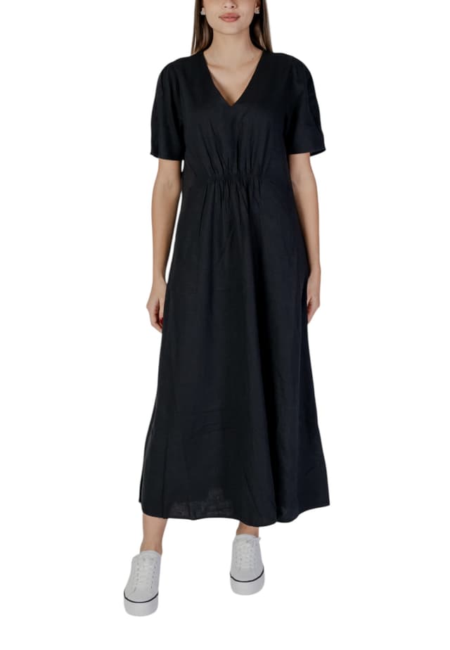 B.young Рокли Жени