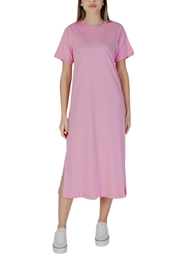 B.young Рокли Жени