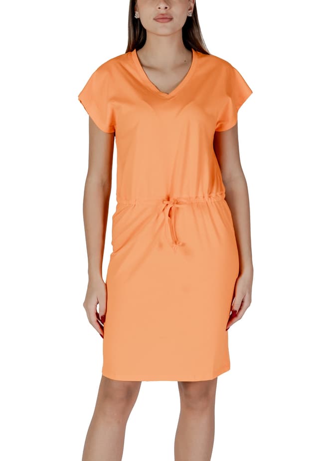 B.young Рокли Жени