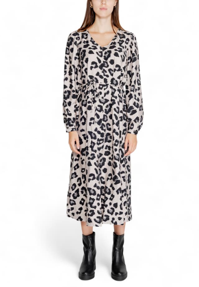 Jacqueline De Yong Рокли Жени