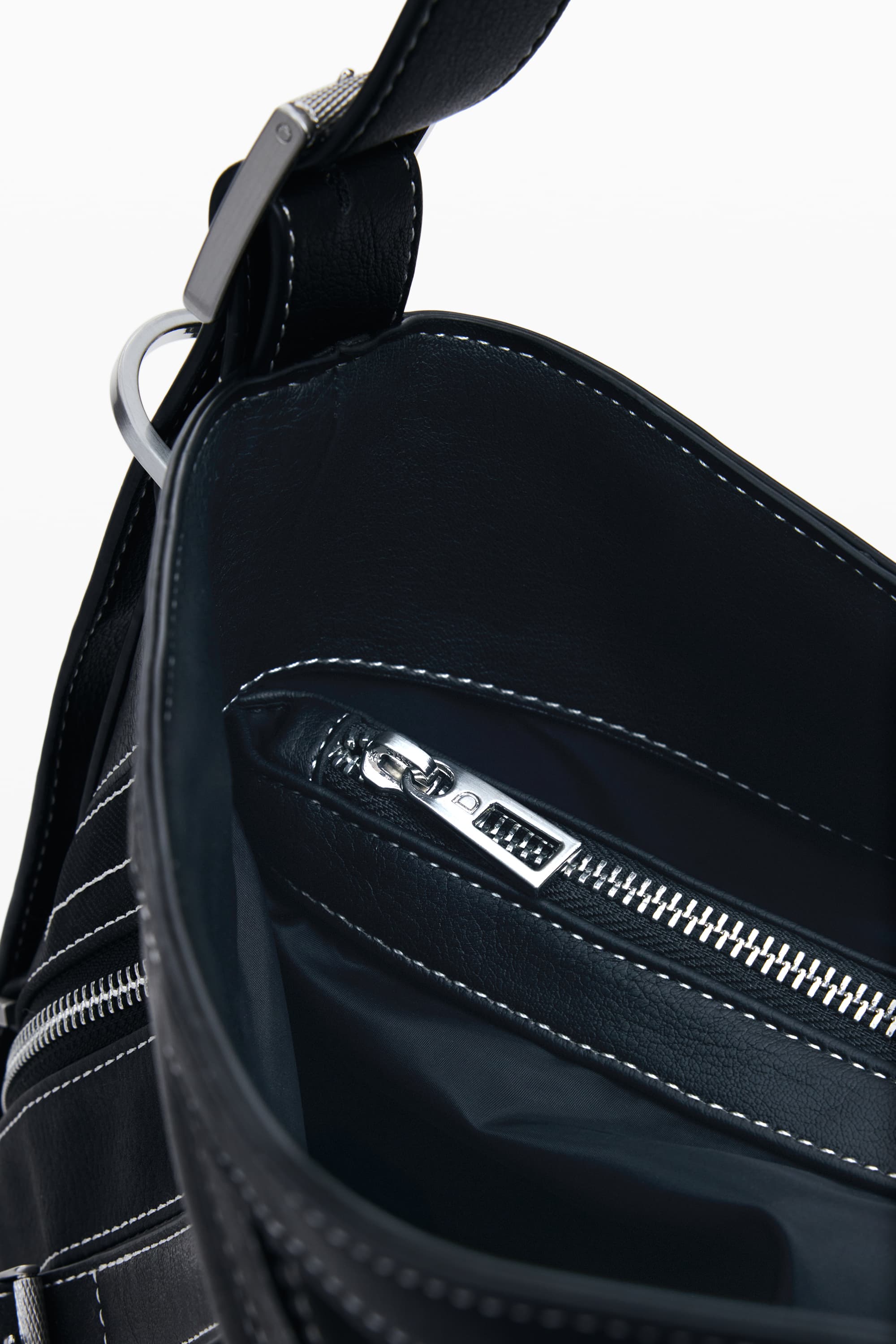 ЧЕРНА ДАМСКА ЧАНТА DESIGUAL - DESIGUAL