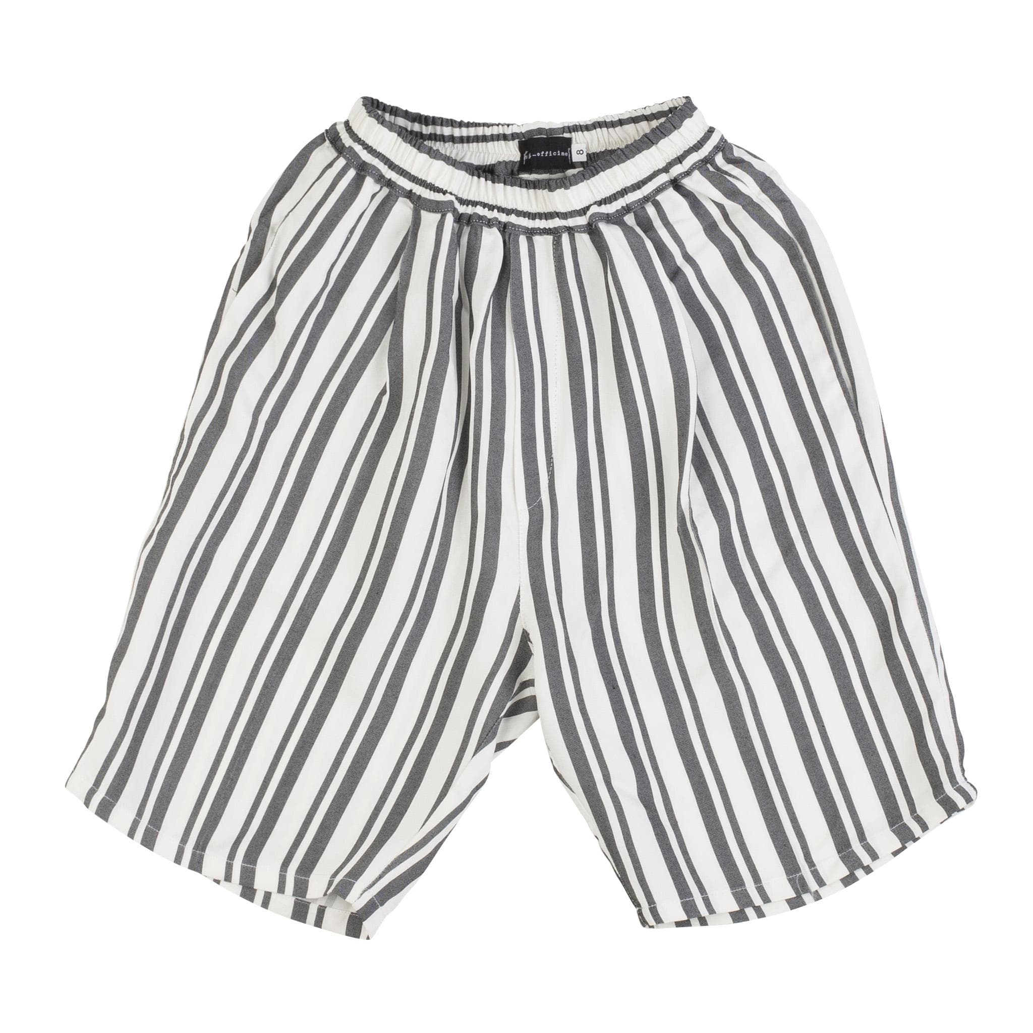 Къси панталони момче