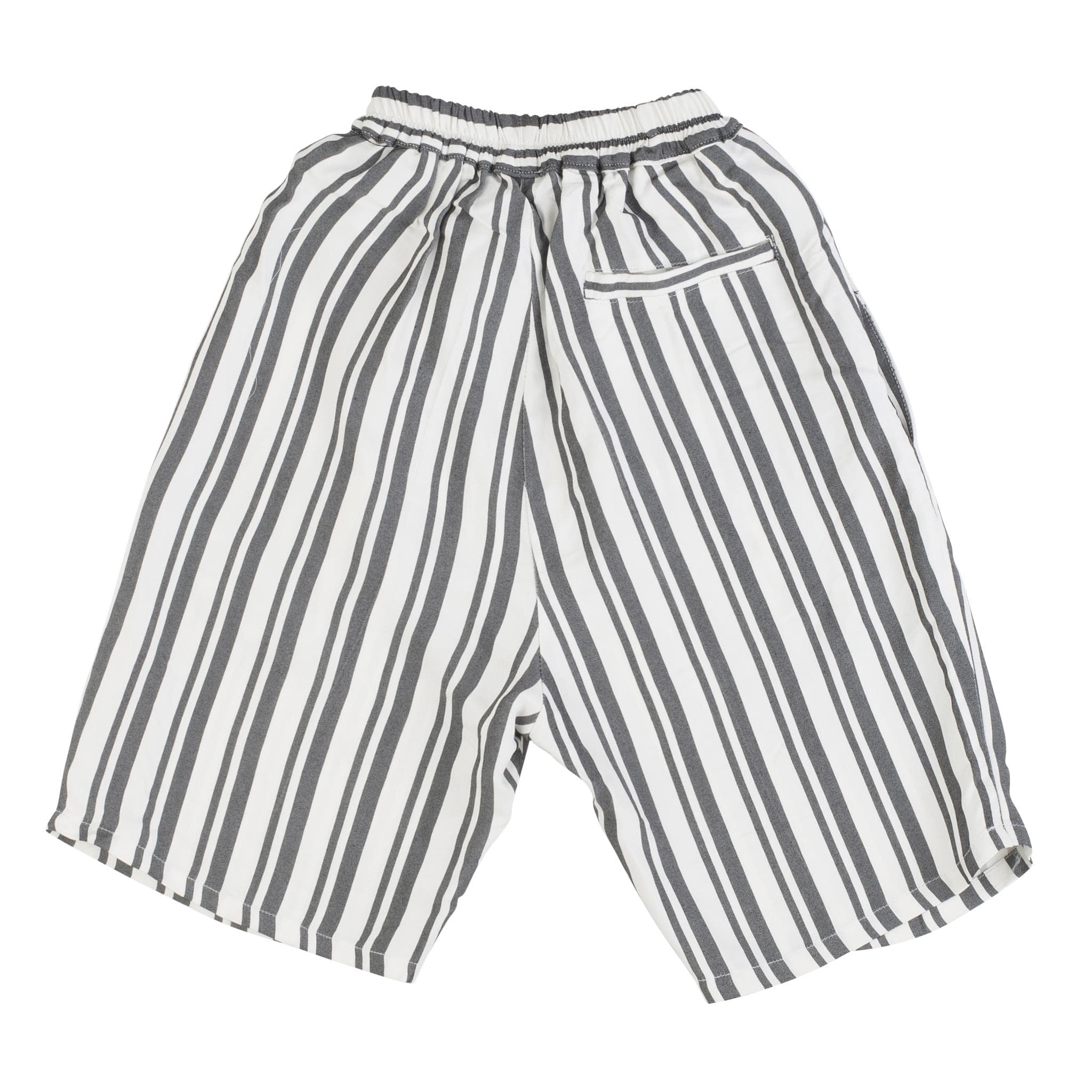 Къси панталони момче