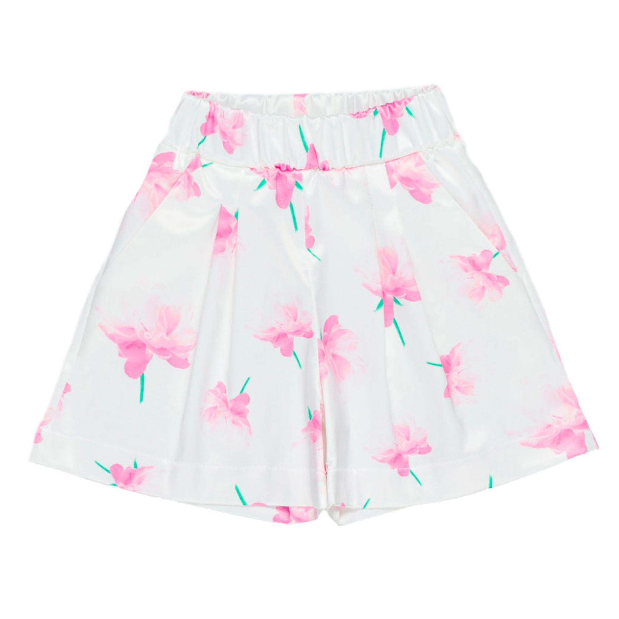 Къси панталони момиче