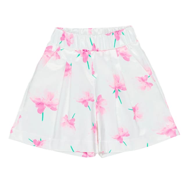 Къси панталони момиче