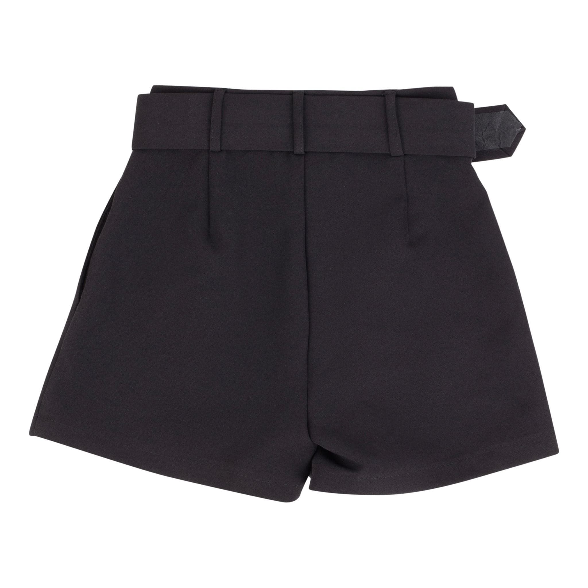 Къси панталони момиче