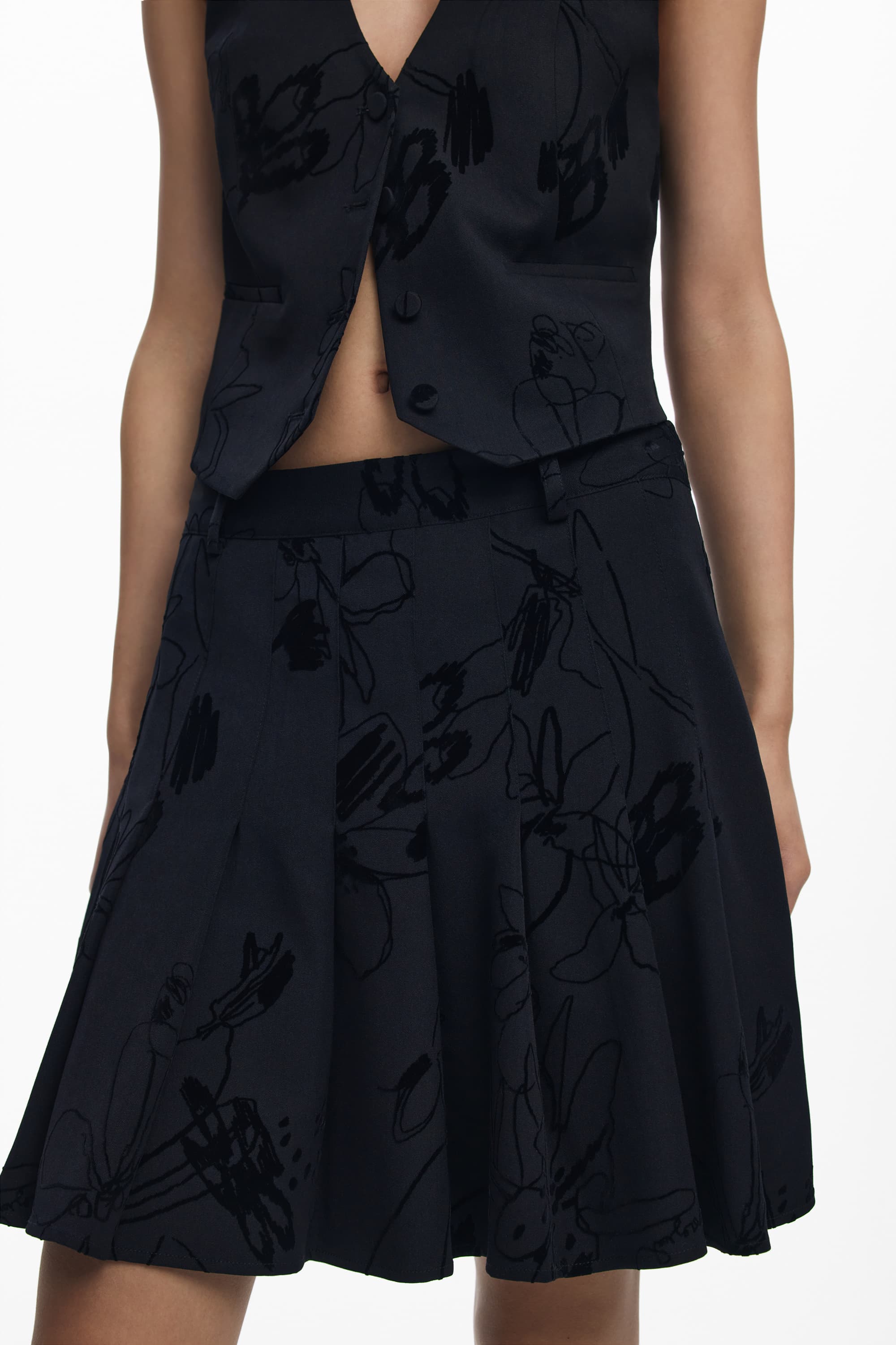 DESIGUAL ДАМСКА ЧЕРНА КЪСА ПОЛА - DESIGUAL